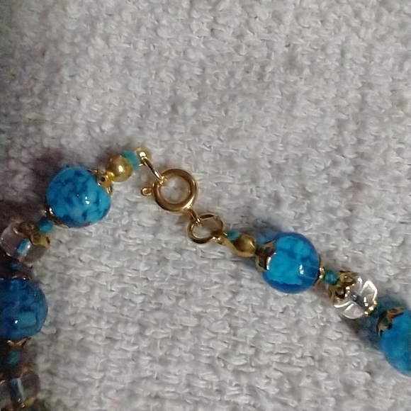 Goldtone blue beaded bracelet - Picture 2 of 3